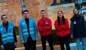 İftara 5 Kala – Kurtdereli Heykelinin Önündeyiz