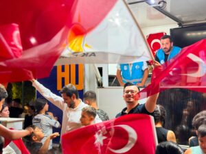 Asri Mezarlığı’nda Bir Yaz Akşamı 